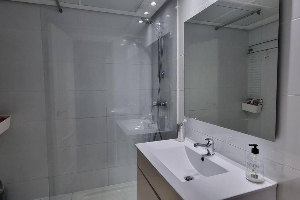 Habitacion Privada En El Centro De Madrid Esterno foto